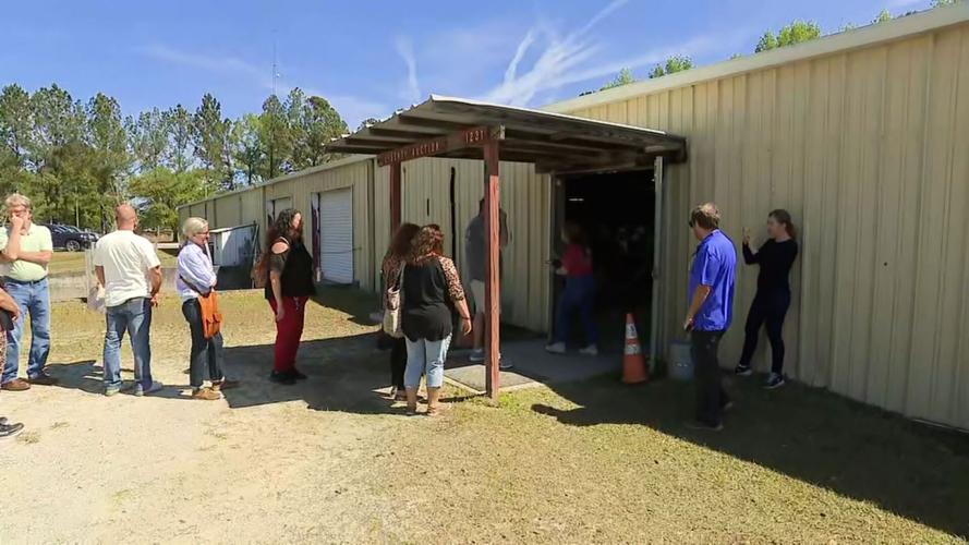 'Frenzy buying' at Murdaugh property as mounted antler sells for $10,000 among other items